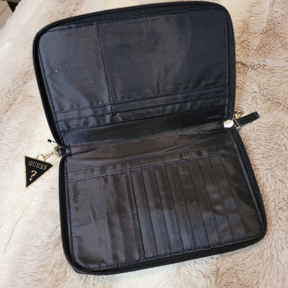 Guess hand & wristlet bag - Picture 3 of 5